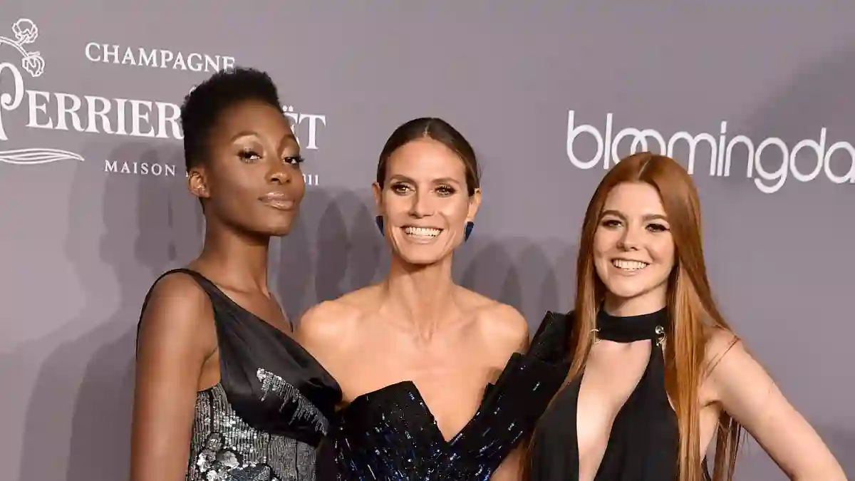 Heidi Klum erschien mit den GNTM-Kandidatinnen Toni Loba und Klaudia Giez auf der amfaR Gala