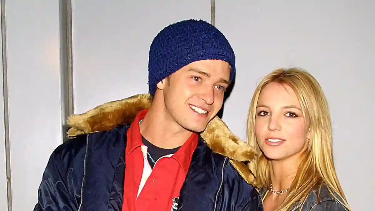 Justin Timberlake entschuldigt sich bei Britney Spears Dateifoto vom 3. Februar 2002 des Sängers Justin Timberlake und seiner Freundin