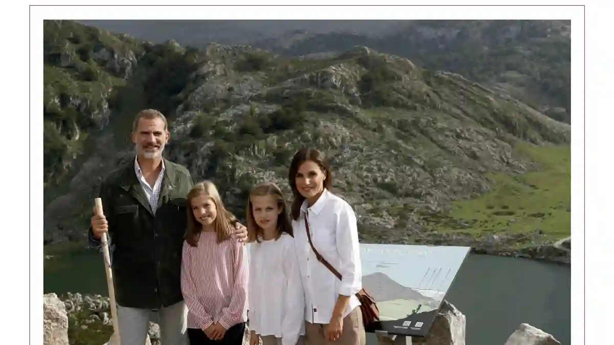 Königin Letizia König Felipe Prinzessin Sofia Prinzessin Leonor Weihnachtskarte spanische Royals