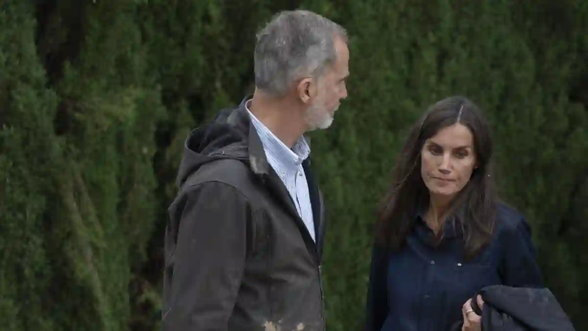 König Felipe und Königin Letizia werden in Valencia mit Schlamm beworfen