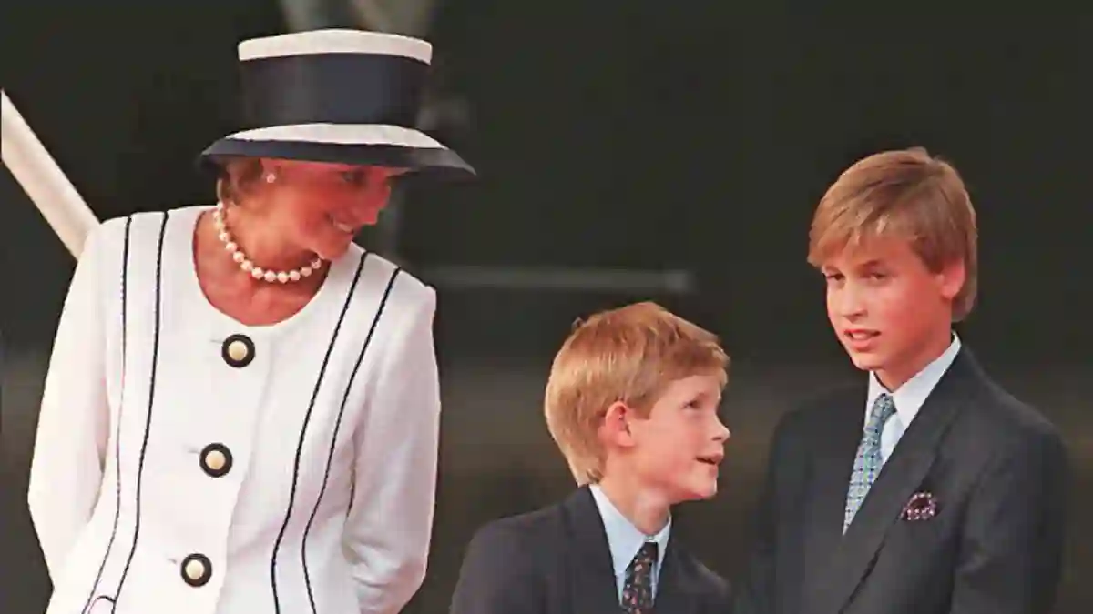 Lady Diana, Prinz Harry und Prinz William im August 1995 in London