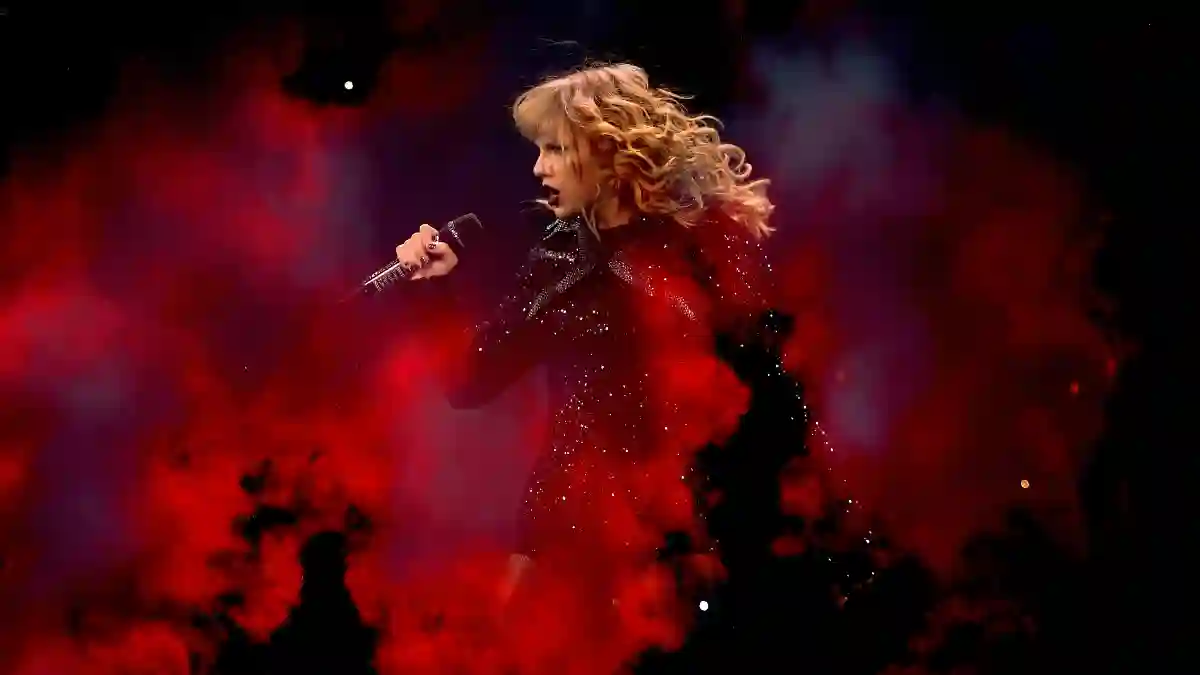 Taylor Swift auf der Bühne während der Reputation-Stadion-Tour in Texas