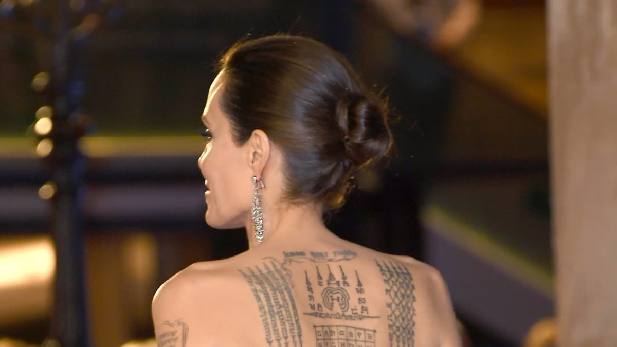 Angelina Jolie Das Bedeuten Ihre Tattoos