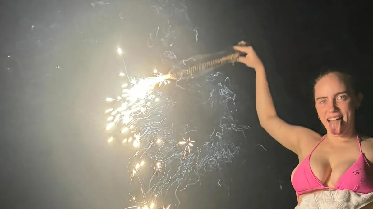 Billie Eilish zeigt sich im Bikini