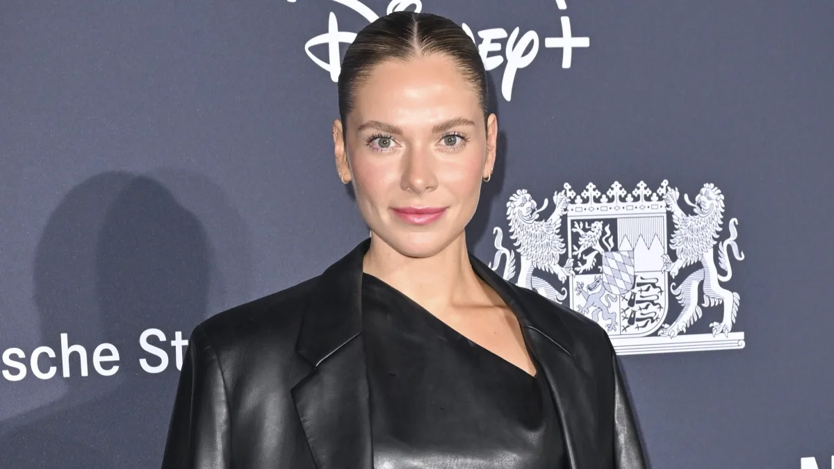 cheyenne pahde heiß freizügig tanga bikini körper