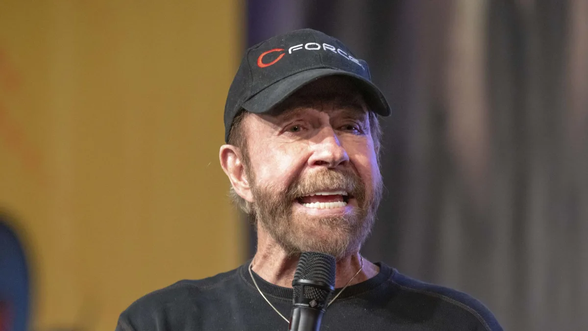 Chuck Norris bei einer Veranstalung