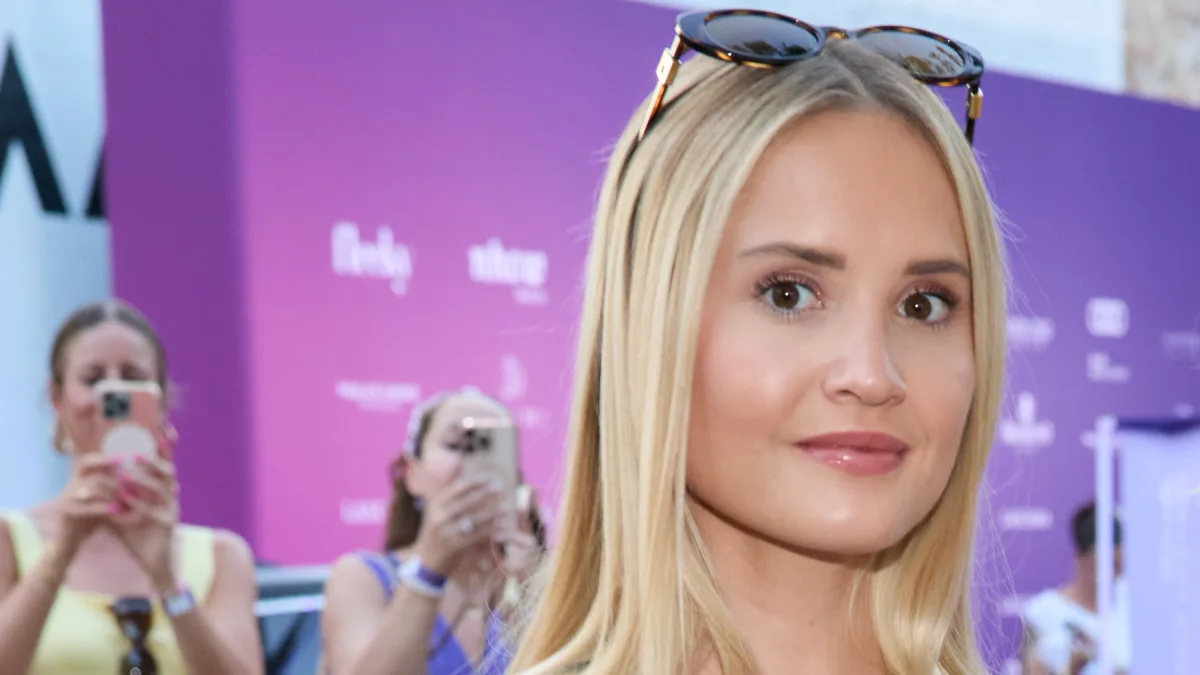 davina geiss heiß freizügig cut out kleid haut beine