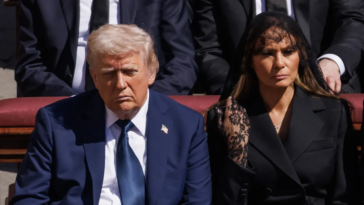 Donald Trump und Melania Trump bei der Beerdigung von Papst Franziskus