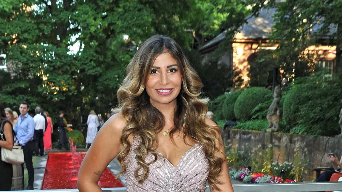 eva benetatou roter teppich