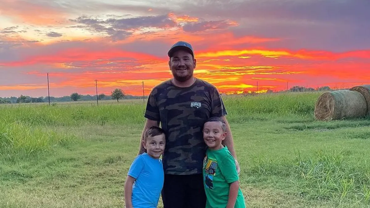 Jason Reimann mit seinen Kindern