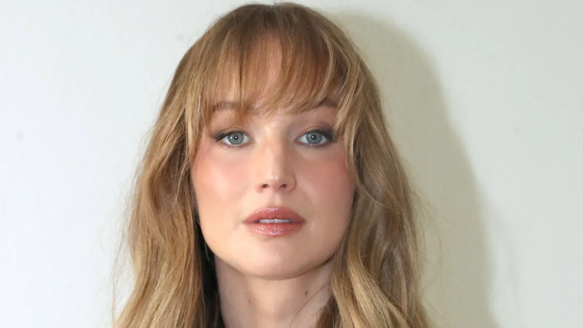 Jennifer Lawrance' Gesicht scheint verändert