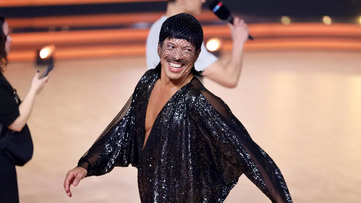 jorge gonzalez lets dance outfit look