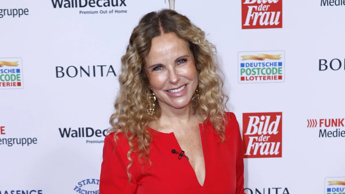 Katja Burkard zeigt sich auf Instagram im Bikini