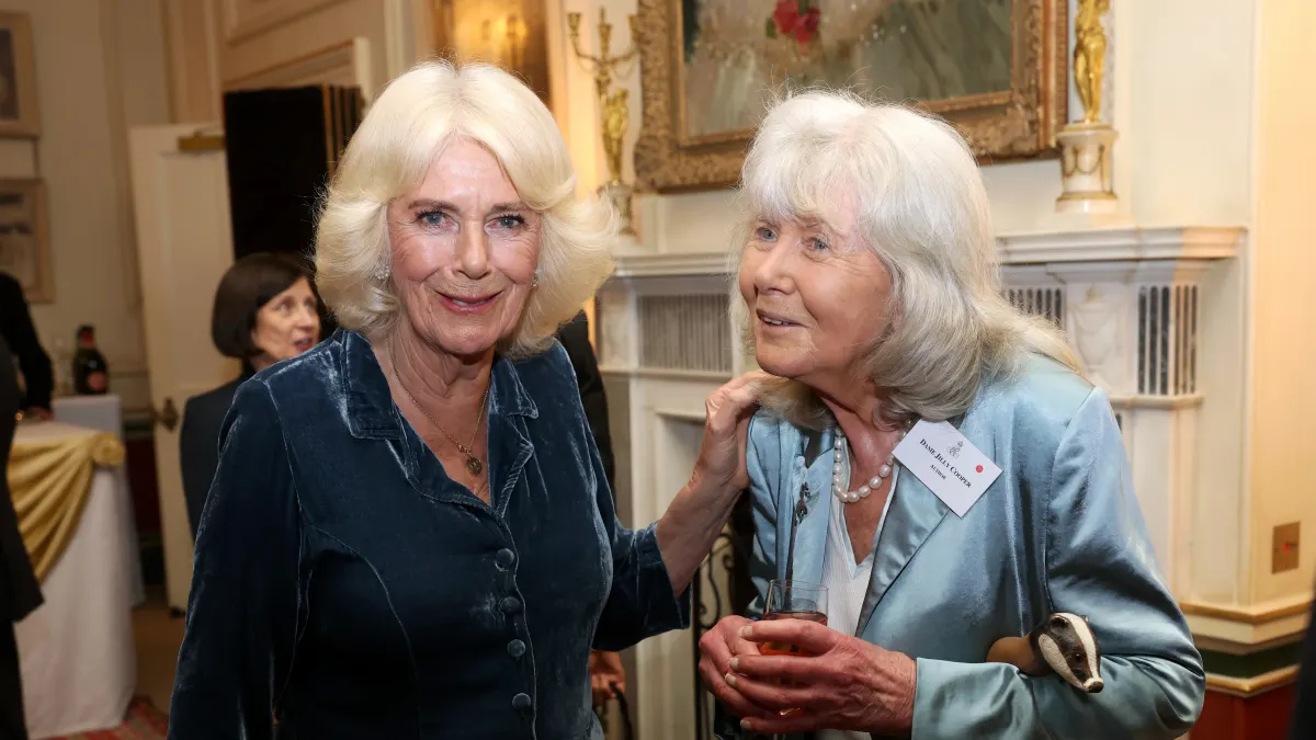 Königin Camilla und Jilly Cooper