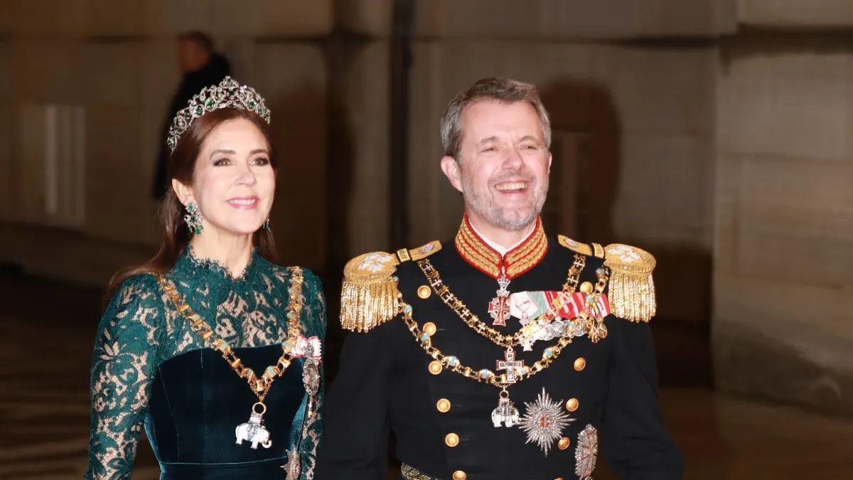 Königin Mary und König Frederik neujahr look outfit
