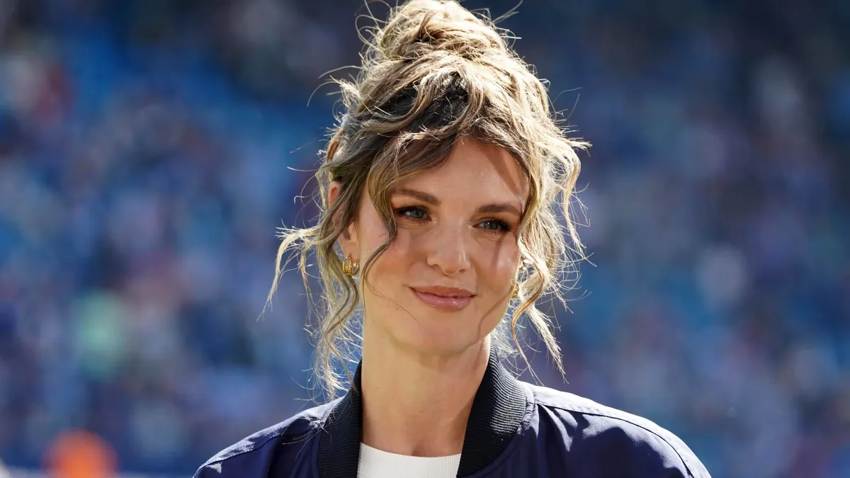 Laura Wontorra hat die Haare ab