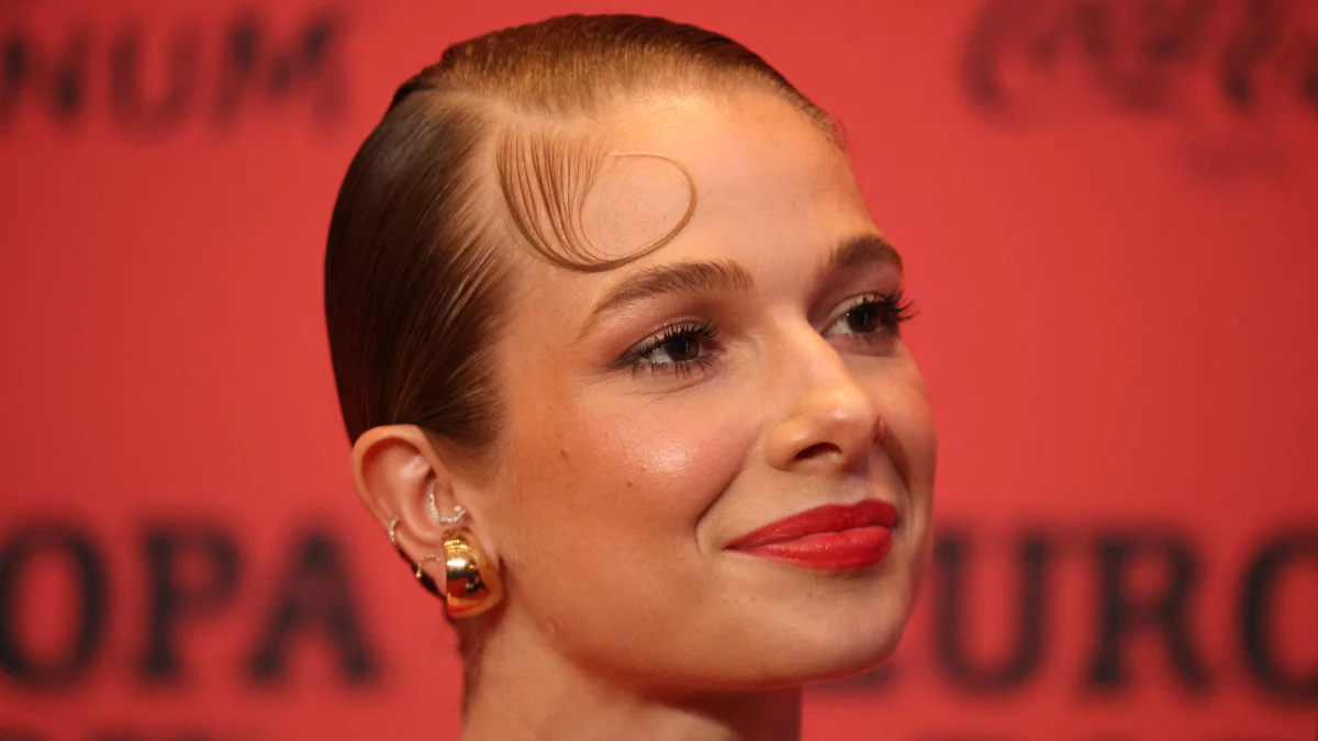 Lola Weippert teilt aus.