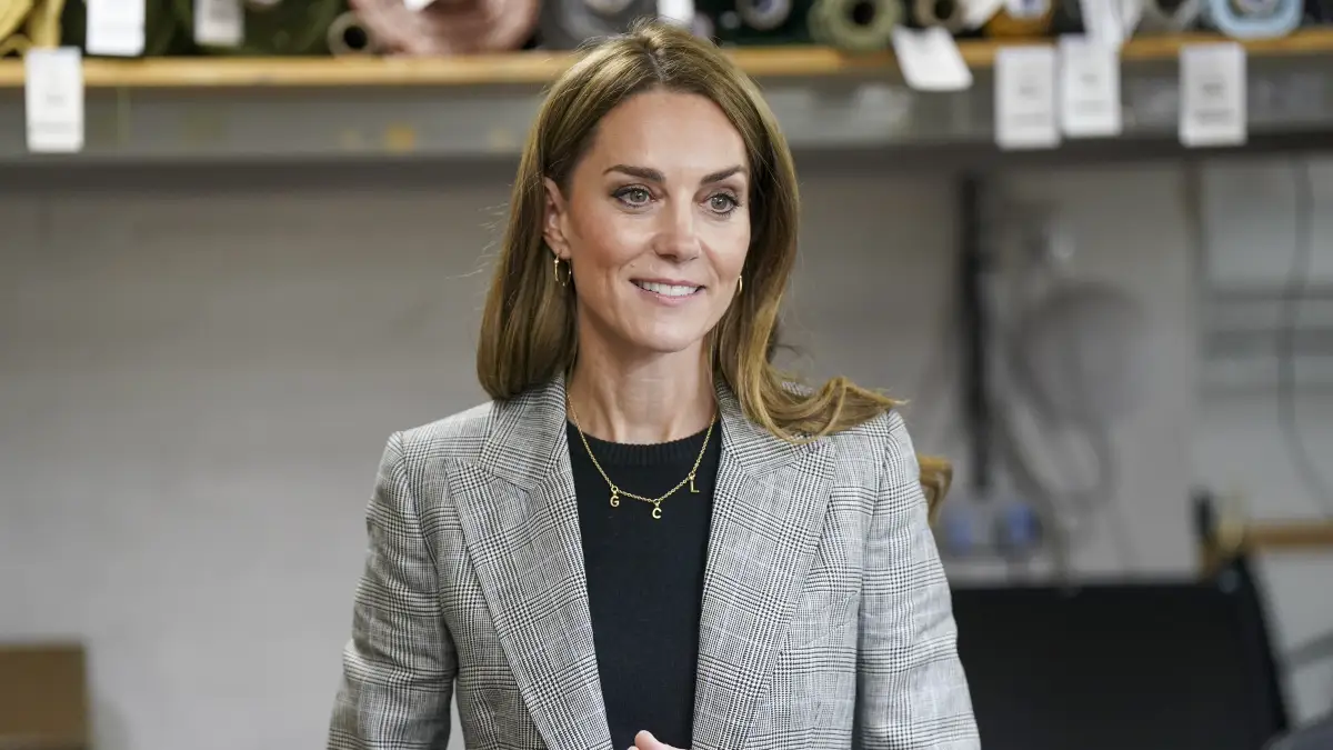 prinzessin kate botschaft outfit harry meghan