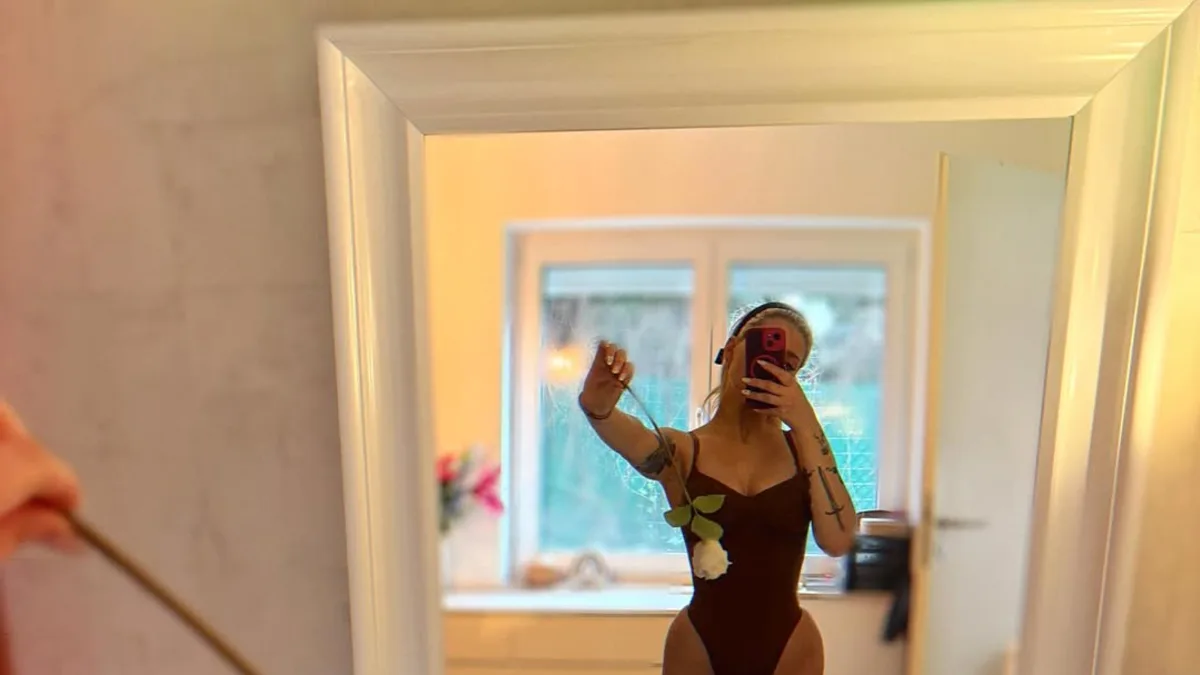 Marie Reim im knappen Body