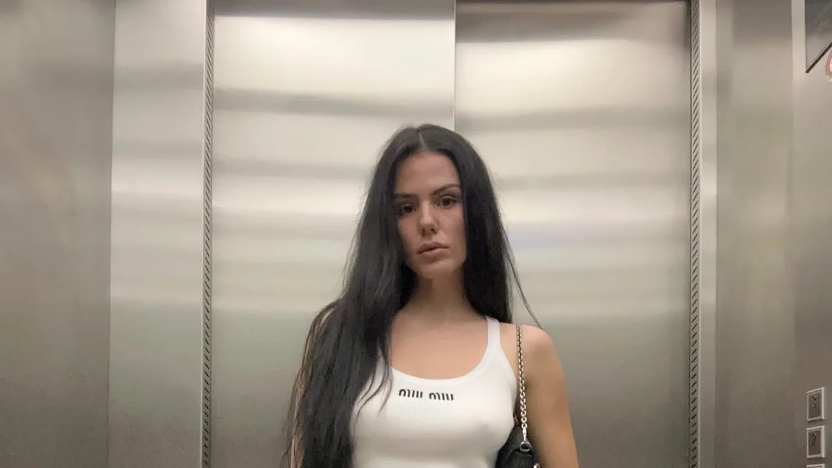 ruby o fee weißes top bh heiß sexy freizügig