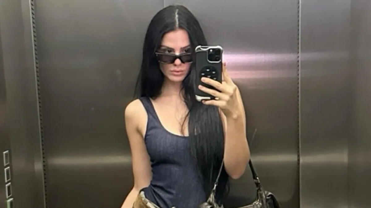 ruby o fee heiß freizügig mini rock haut