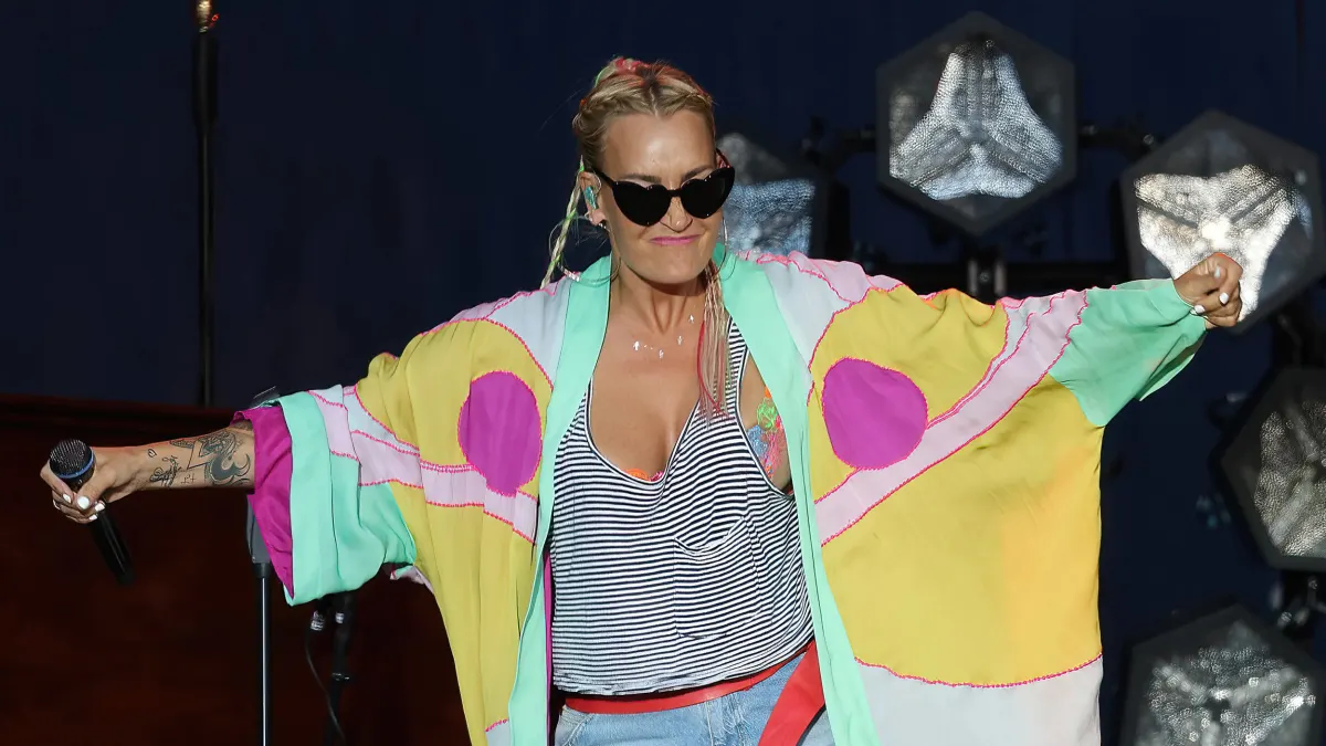 sarah connor heiß hot freizügig sexy