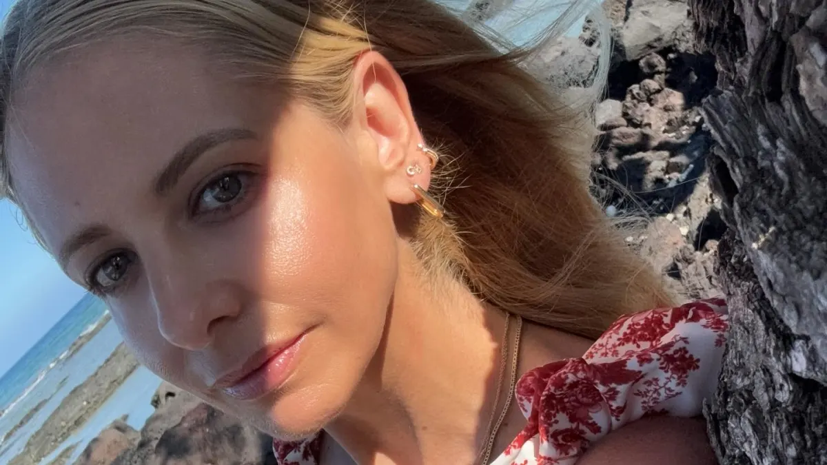 Sarah Michelle Gellar badeanzug heiß hot freizügig