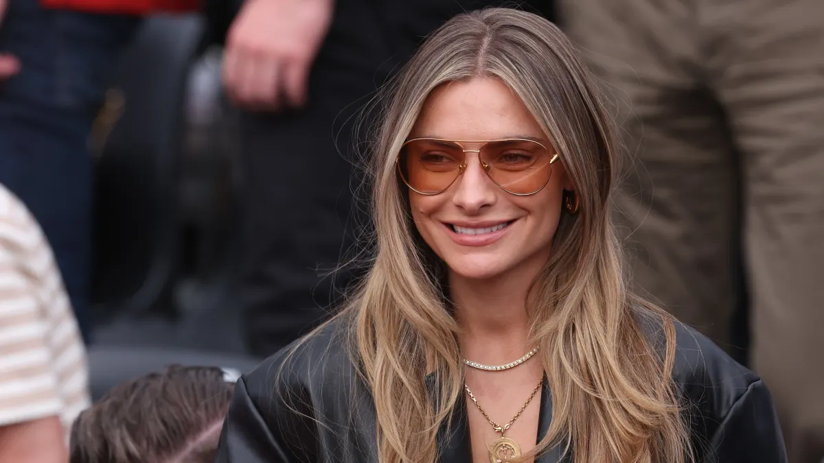 sophia thomalla heiß freizügig kleid rot beine