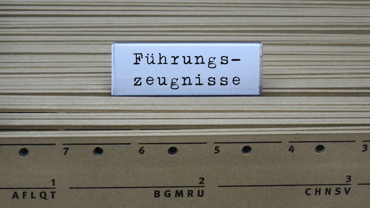 Symbolbild, Aktenablage für Führungszeugnisse