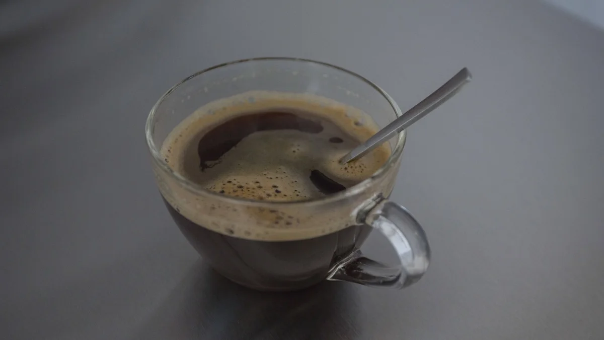 Langzeitstudien zeigen: Kaffee und Tee können Demenz vorbeugen.