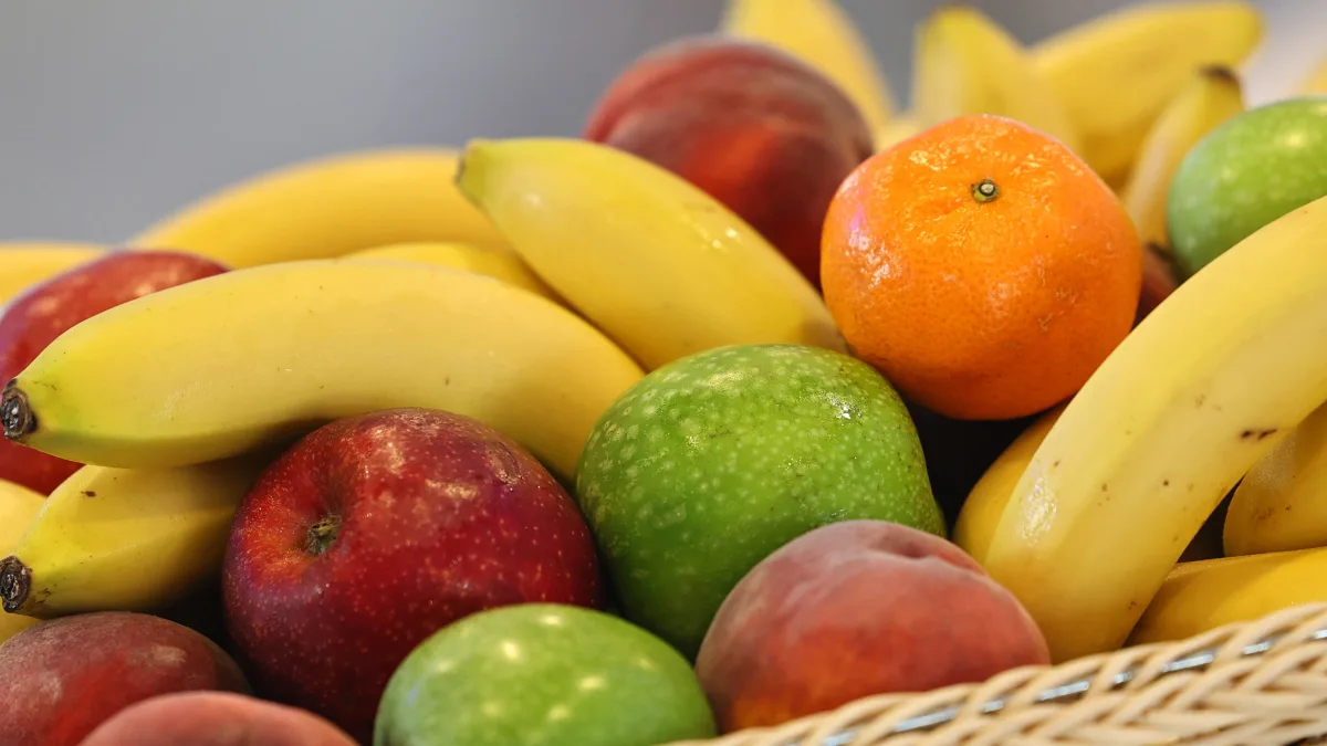 obst korb früchte symbolbild