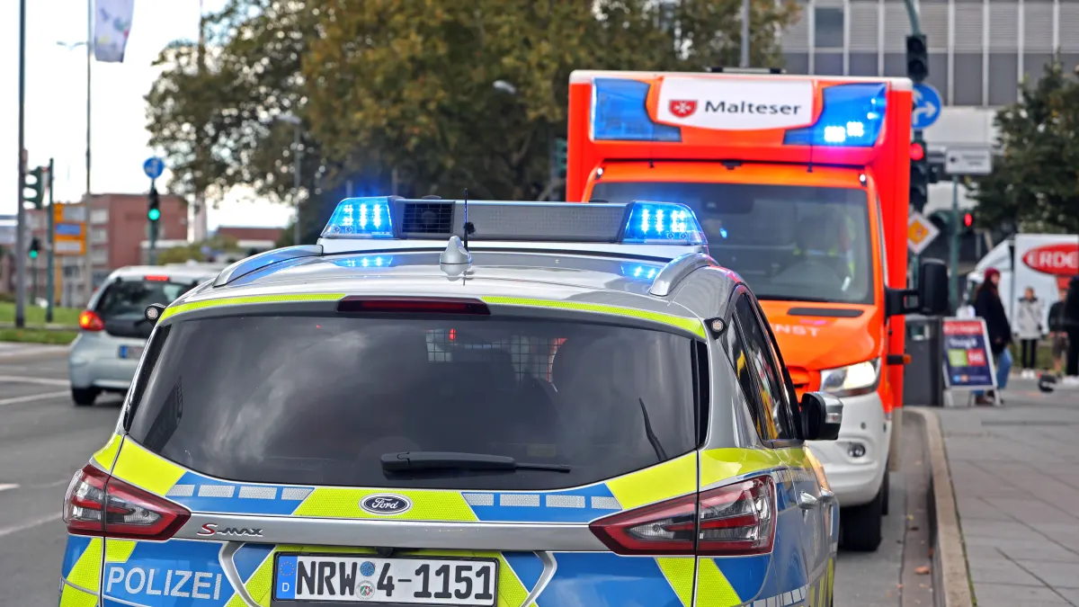 polizei rettungswagen symbolbild