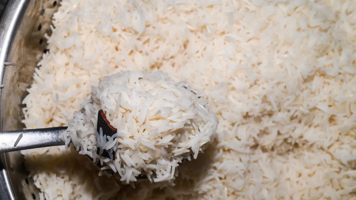 reis topf gekocht erwärmt