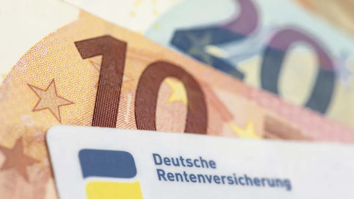 Im Februar 2026 greifen neue Rentenstichtage und höhere Krankenkassenbeiträge.