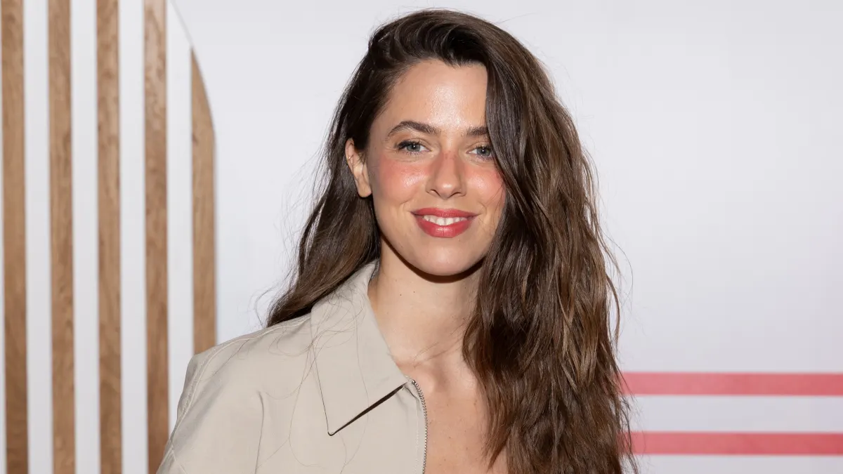 vanessa mai heiß freizügig haut beine unterwäsche look