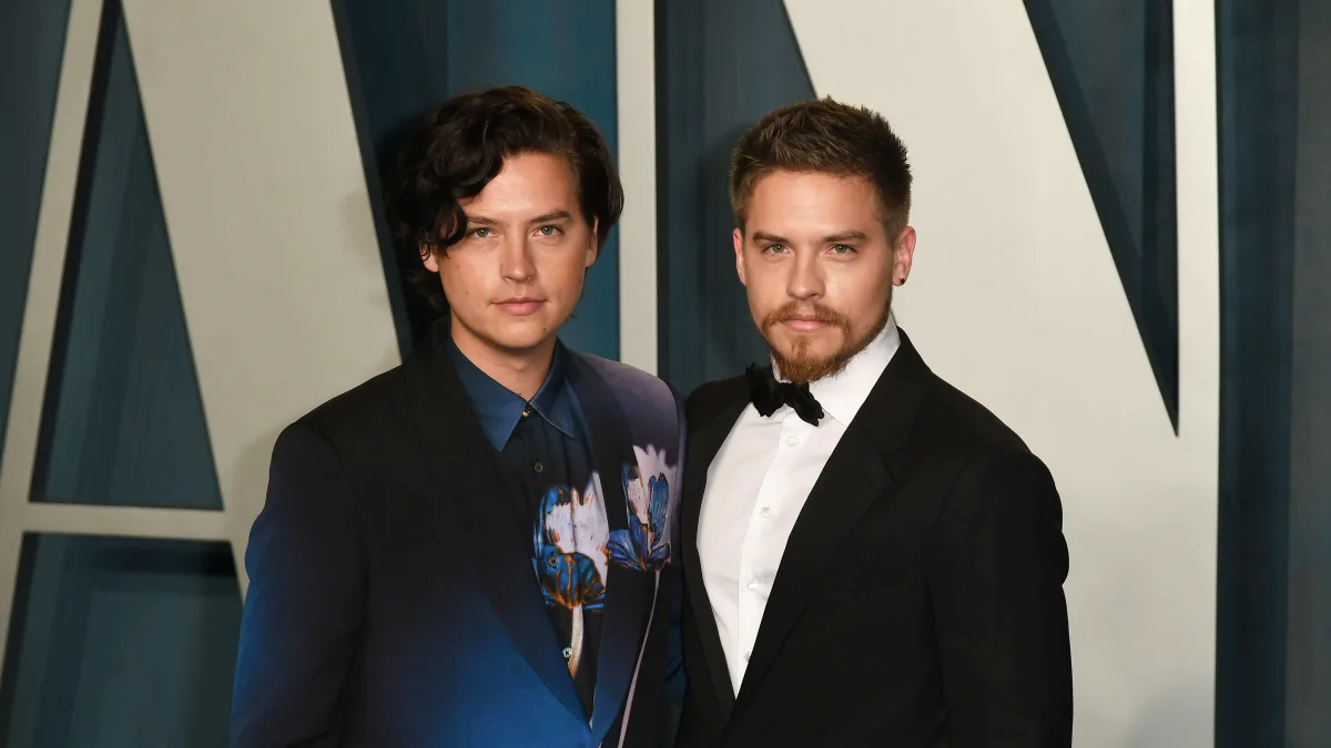 March 27, 2022, Beverly Hills, CA, USA: Cole Sprouse and Dylan Sprouse attends the 2022 Vanity Fair Oscar Party at the