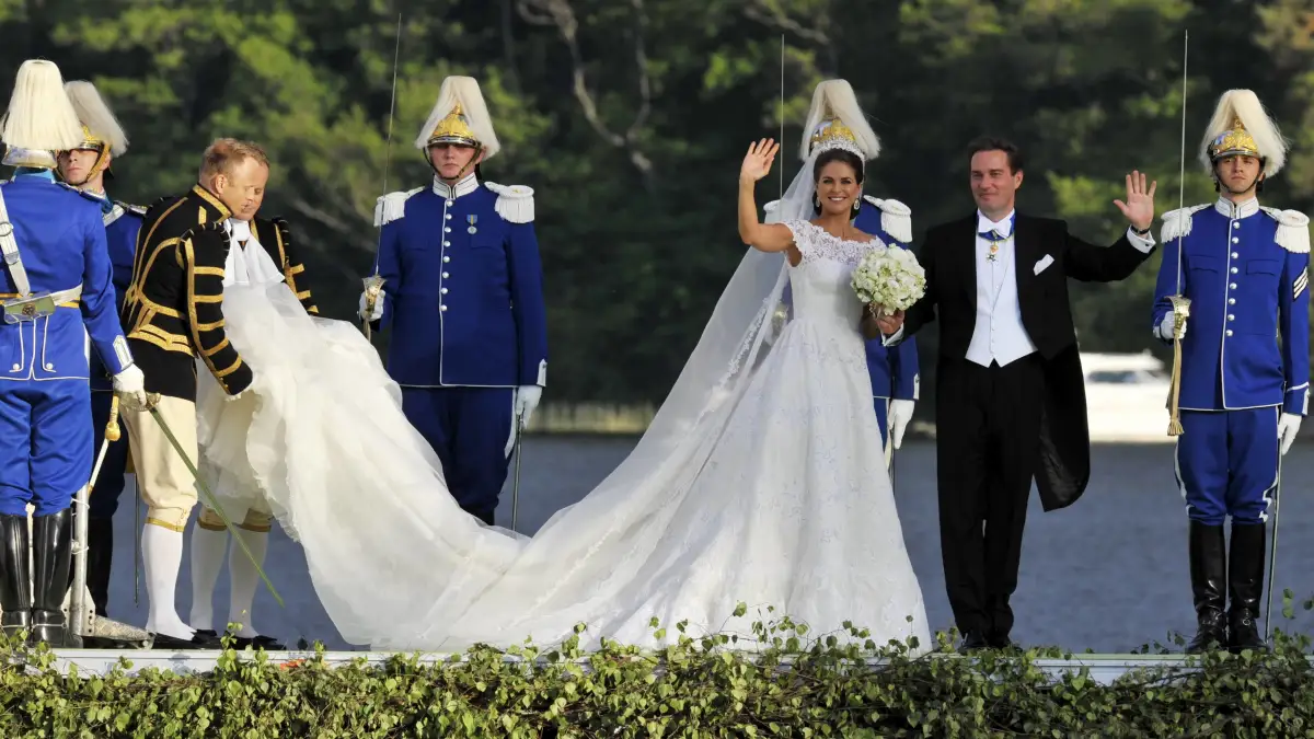 Prinzessin Madeleine trug bei ihrer Hochzeit mit Christopher O’Neill ein Kleid von Valentino.