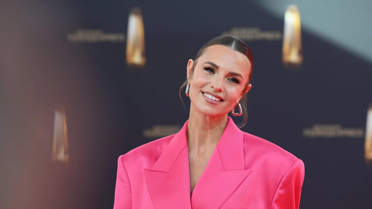 Moderatorin Laura Wontorra bei der Verleihung des Deutschen Fernsehpreis in Köln 2025