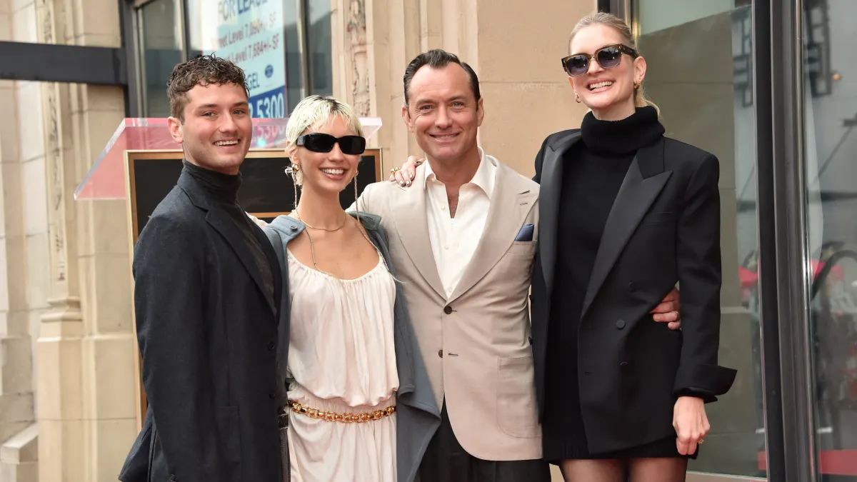 Jude Law mit Ehefrau Phillipa Coan, Tochter Iris & Sohn Raff Law