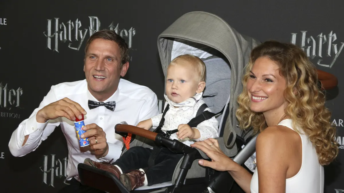 Peer Kusmagk, Janni Hönscheid und Sohn Emil Ocean