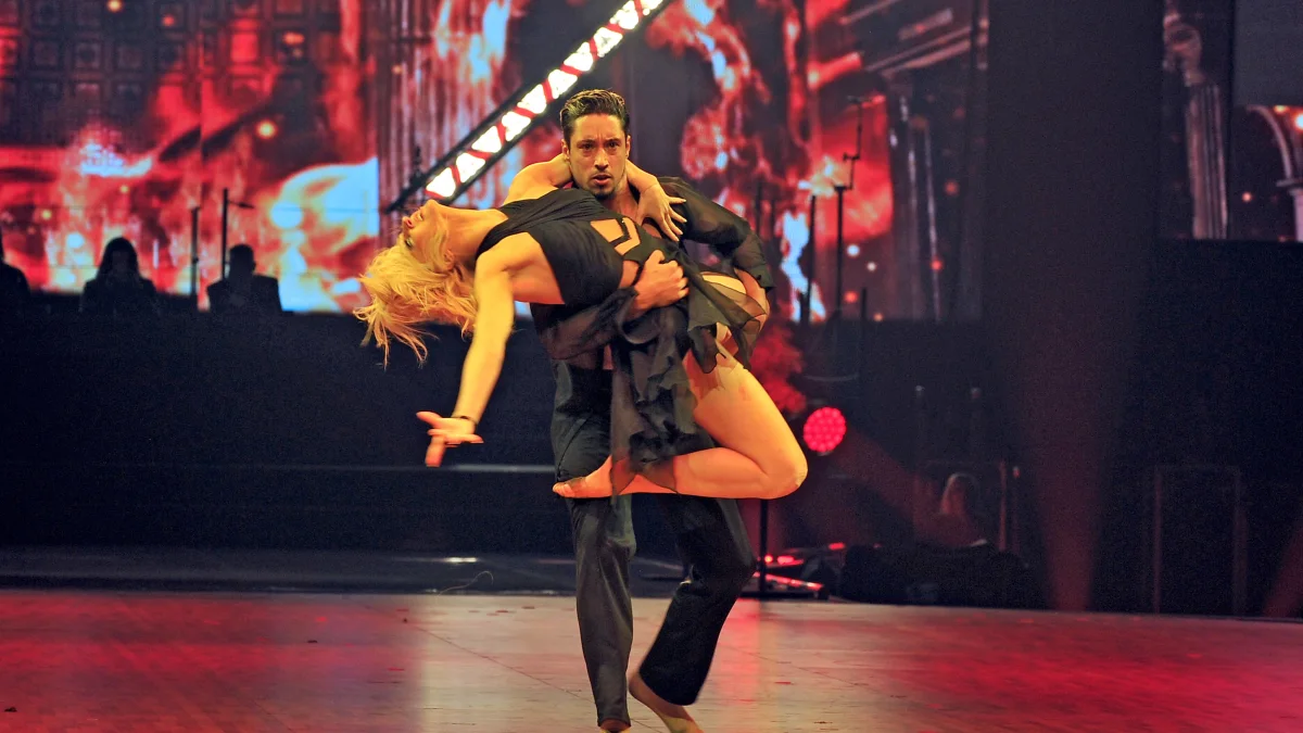 Rene Casselly und Kathrin Menzinger gewinnen "Let's Dance"-Weihnachtsshow