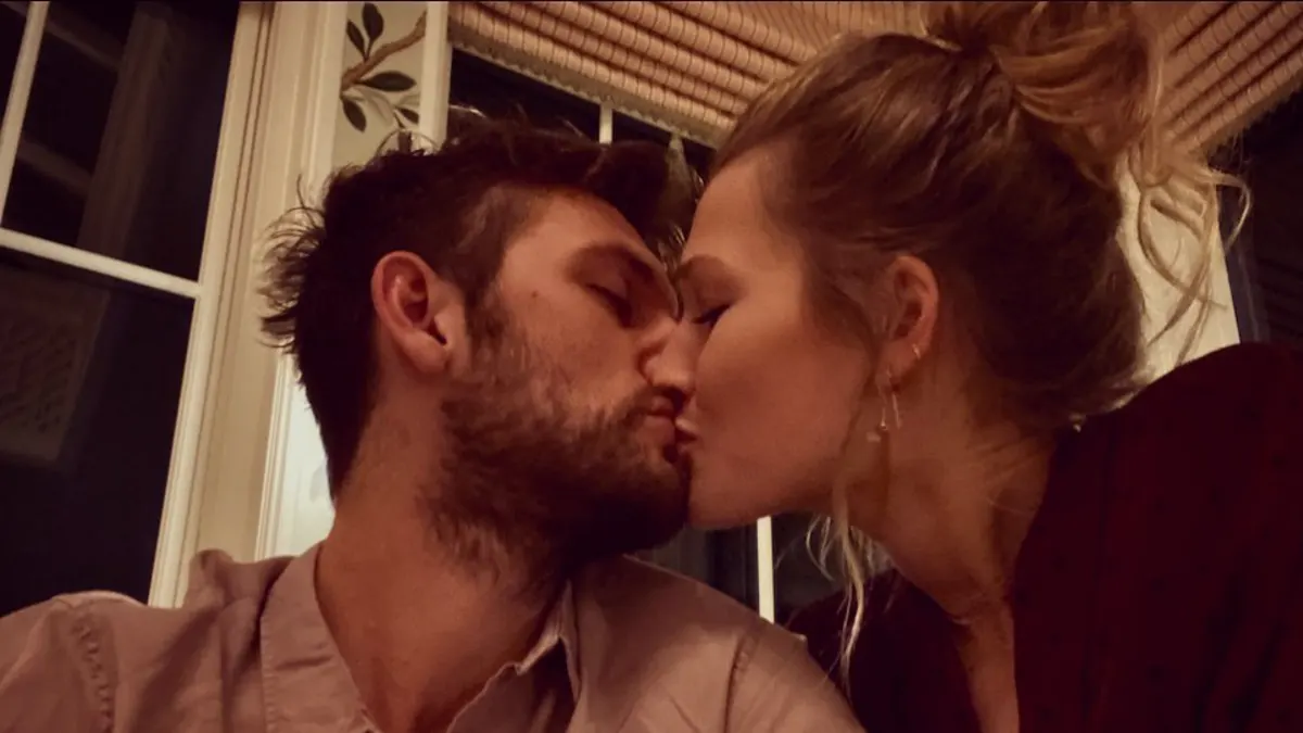 Alex Pettyfer und Toni Garrn verkünden mit diesem Bild Ende 2019 ihre Verlobung