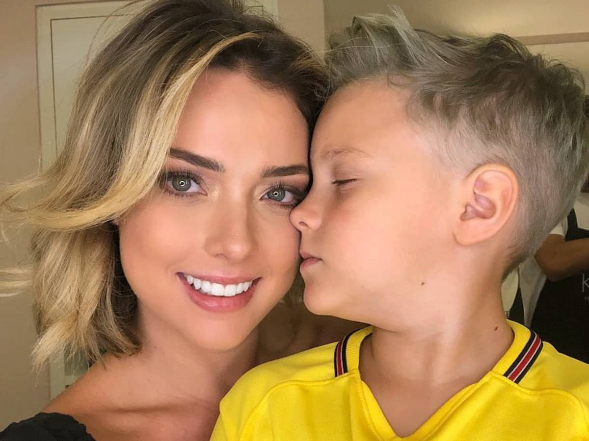 Neymar Das Ist Die Mutter Seines Sohnes Davi