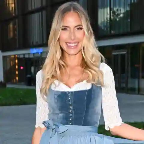 alena gerber heiß sexy freizügig haut body küche