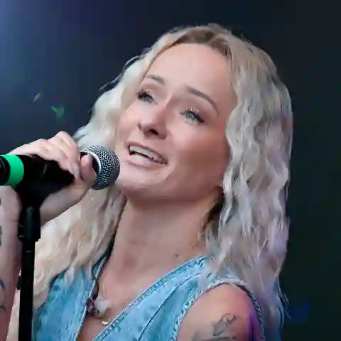 Christin Stark auftritt bühne hot heiß freizügig