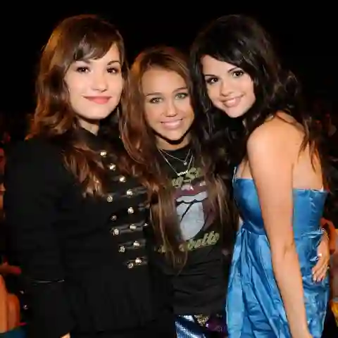 Demi Lovato, Miley Cyrus und Selena Gomez 2008