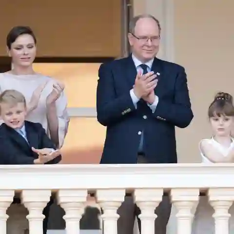 Fürstin Charlène und Fürst Albert mit ihren Kindern