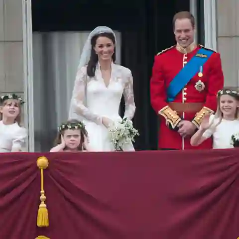 Herzogin Catherine und Prinz William mit ihren Blumenkindern an ihrer Hochzeit