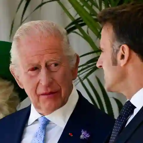 König Charles und Emmanuel Macron
