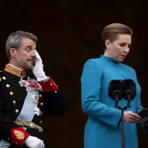 König Frederik von Dänemark und Mette Frederiksen proklamation krönung